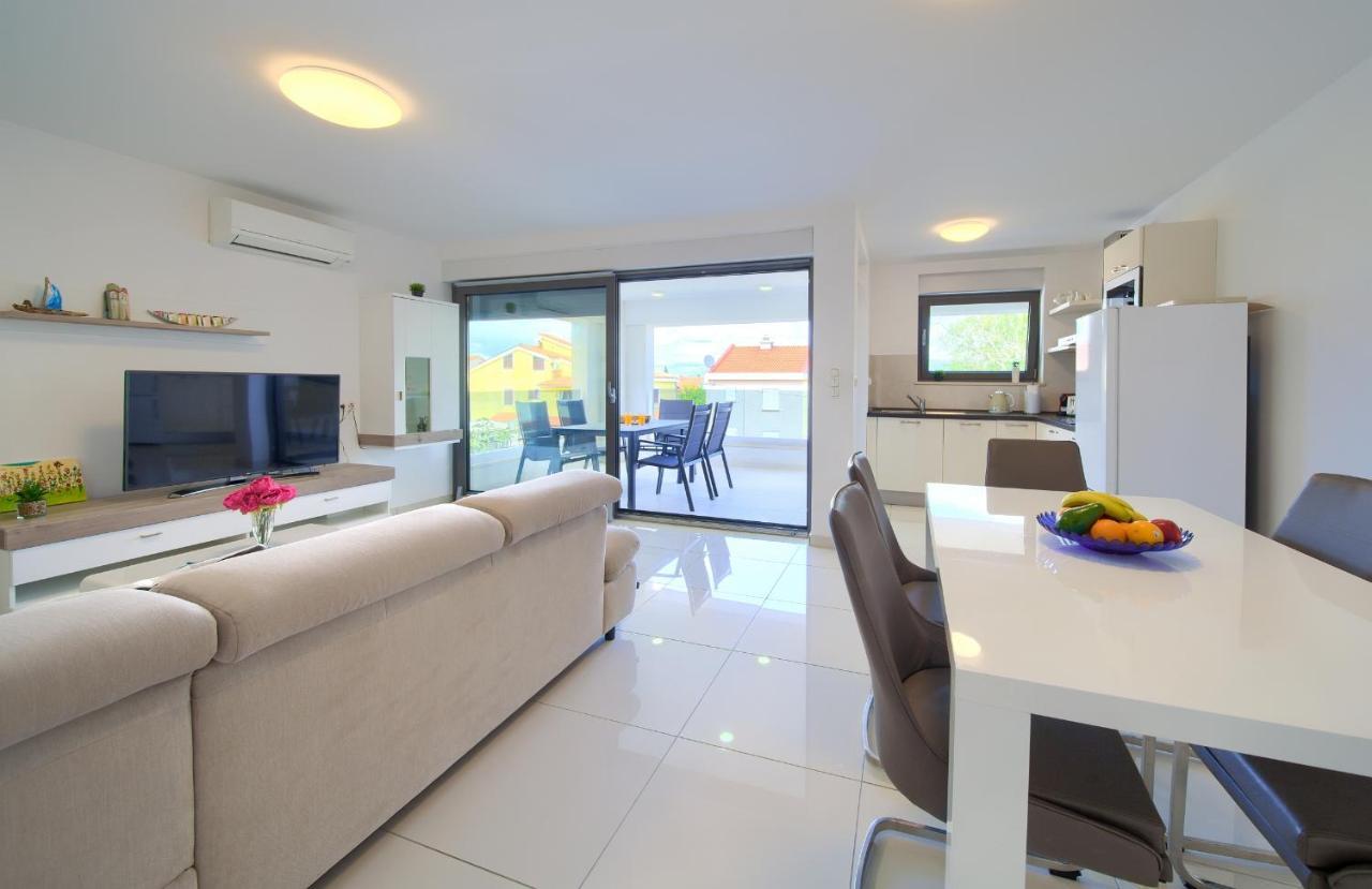 Luxury Aronia Apartment *