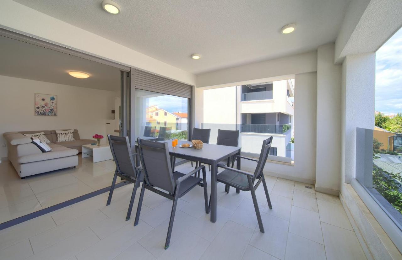 Luxury Aronia Apartment