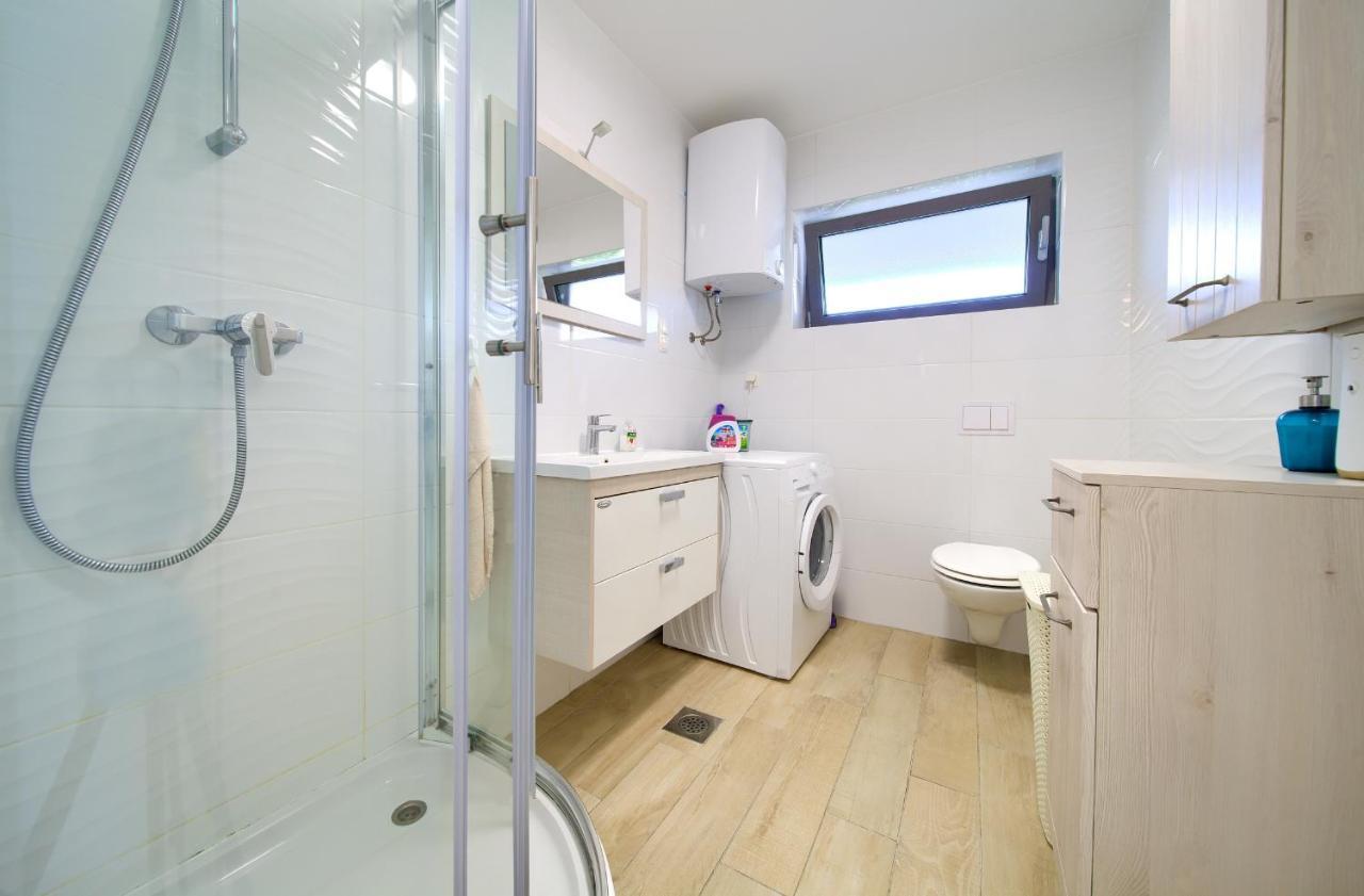 Luxury Aronia Apartment